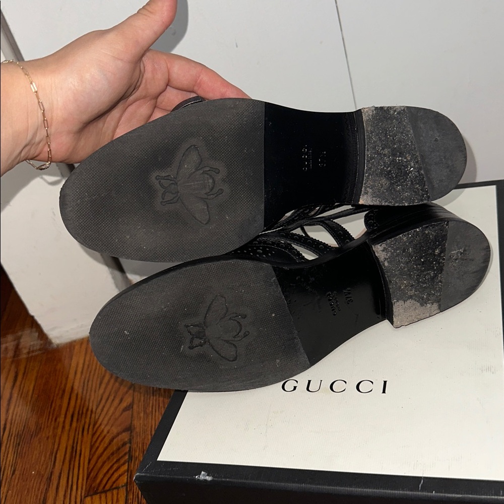 Gucci Black Women's Flats with Buckle Accents - Picture 7 of 8